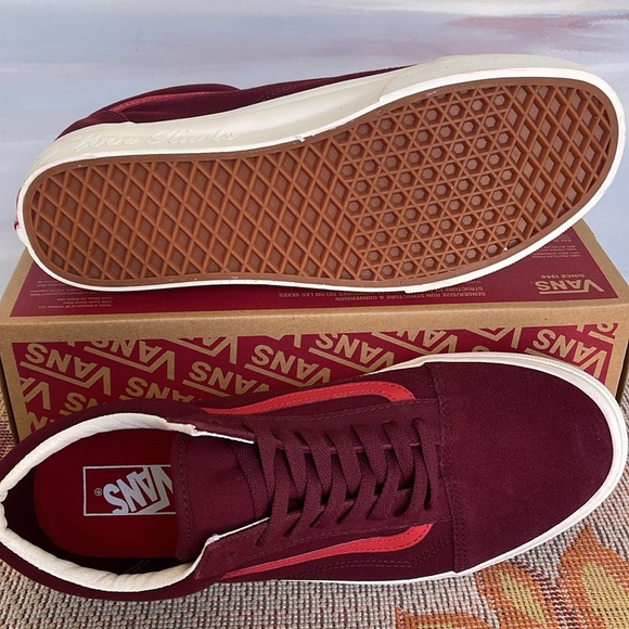 Vans Men’s Old Skool
Secret Lover Port Royale
VN0007NT4QU
Sneakers - Picture 2 of 16